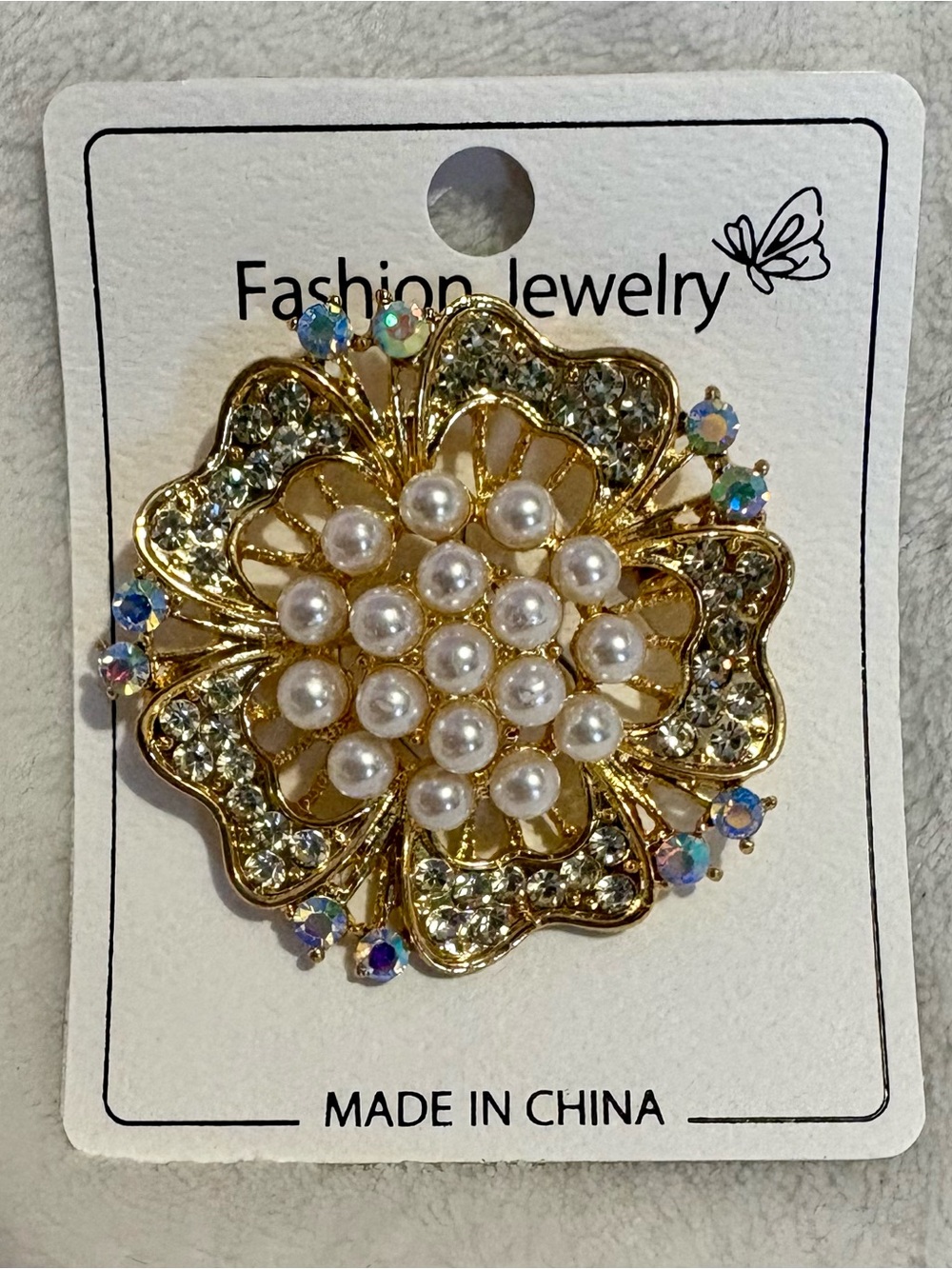 Fashion Jewelry Gold and White Pearl Floral Brooch
